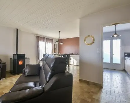 Les Bussoleries Holiday home